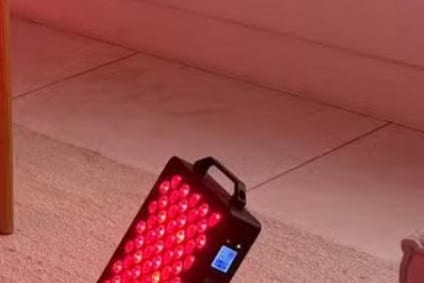 Glamour · Globo — Terapia de luz vermelha funciona? Investigamos o tratamento que virou hype no TikTok