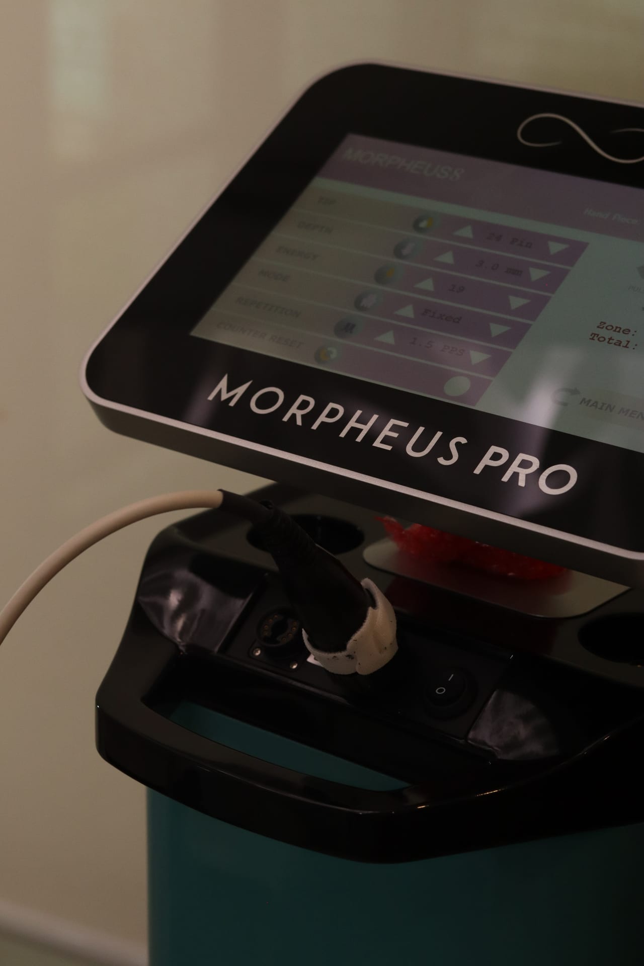 Console do equipamento Morpheus8 Pro para radiofrequência microagulhada