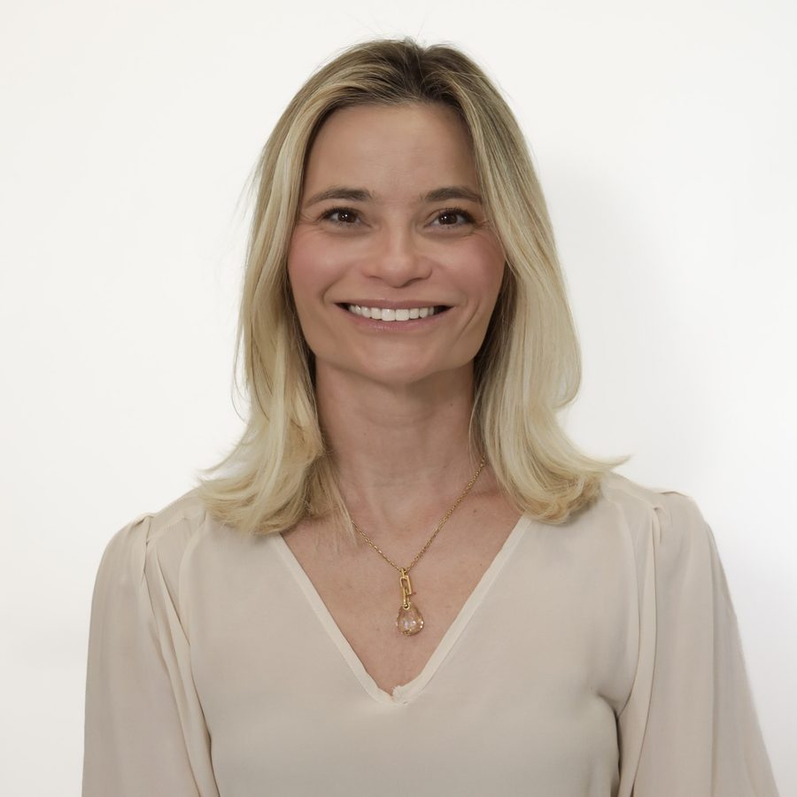 Retrato de Dra. Viviane Louback — Ginecologista e Obstetra