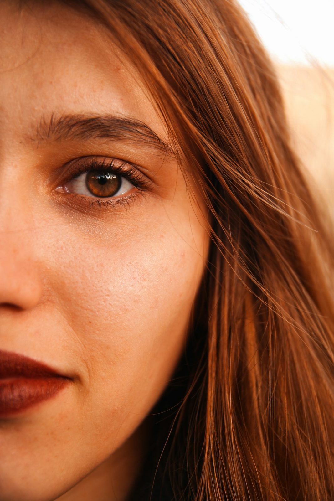 Retrato editorial em close-up evidenciando a região dos olhos